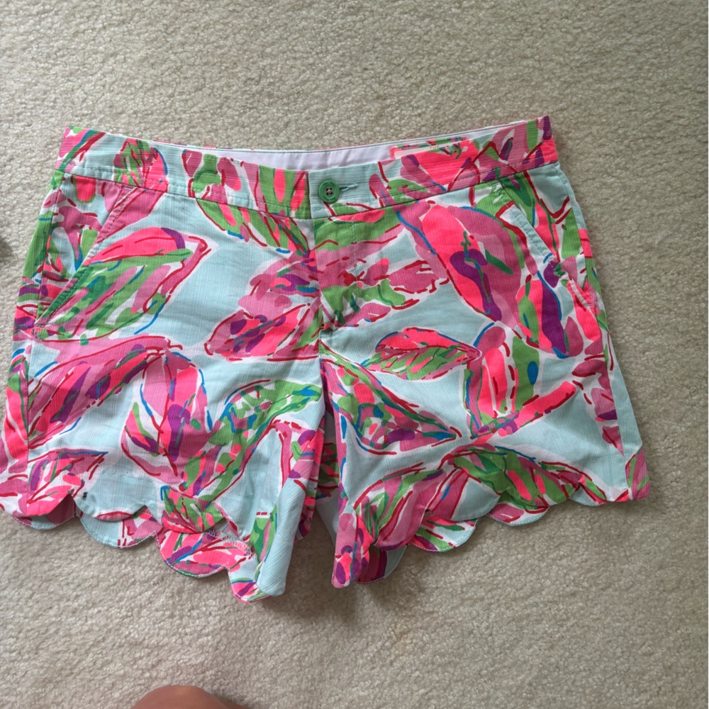 Lilly Pulitzer Buttercup Scalloped Shorts Size 4